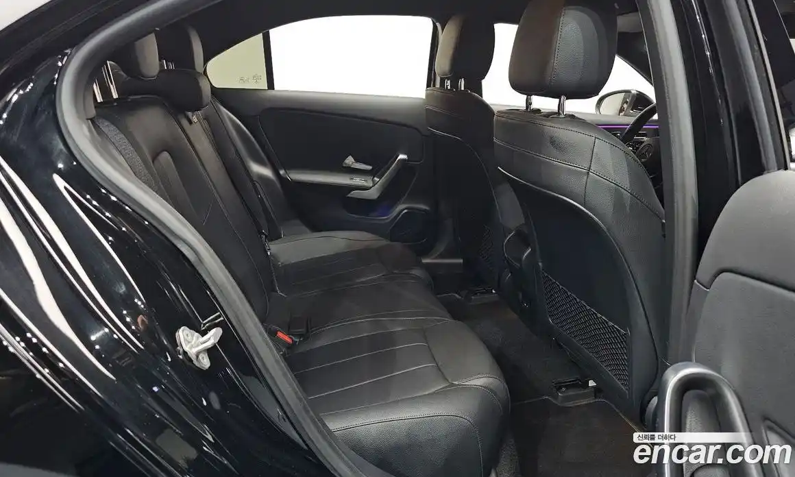 Mercedes-Benz A-Class 2021 2.0 Автомат в Москве № 220258, фото 3