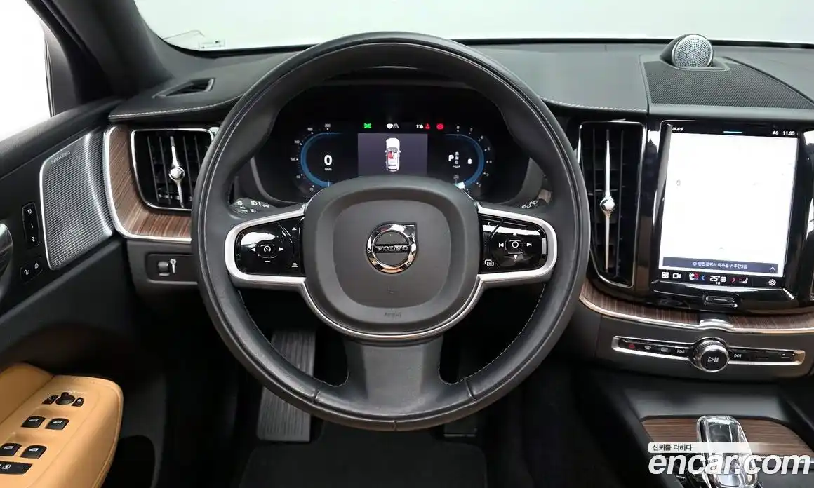 Volvo XC60 2022 2.0 Автомат в Москве № 228058, фото 4