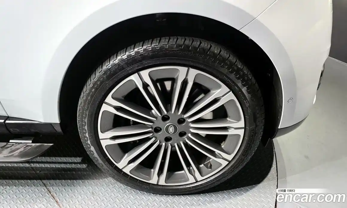 Land Rover Range-Rover 2025 4.4 Автомат в Москве № 231151, фото 16