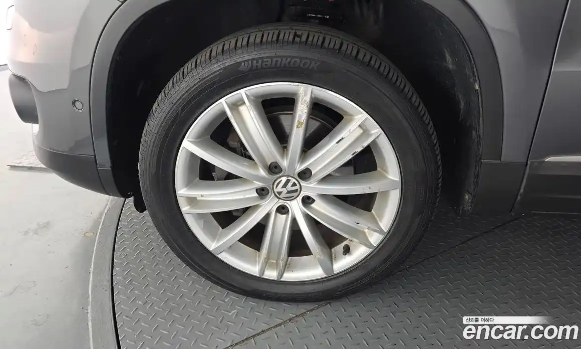 Volkswagen Tiguan 2013 2.0 Автомат в Москве № 277569, фото 4