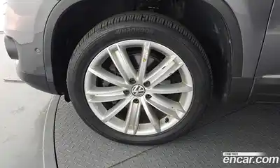 Volkswagen Tiguan 2013 2.0 Автомат в Москве № 277569, миниатюра 4