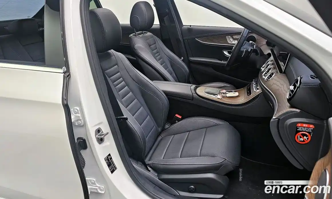 Mercedes-Benz E-Class 2023 2.0 Автомат в Москве № 286745, фото 18