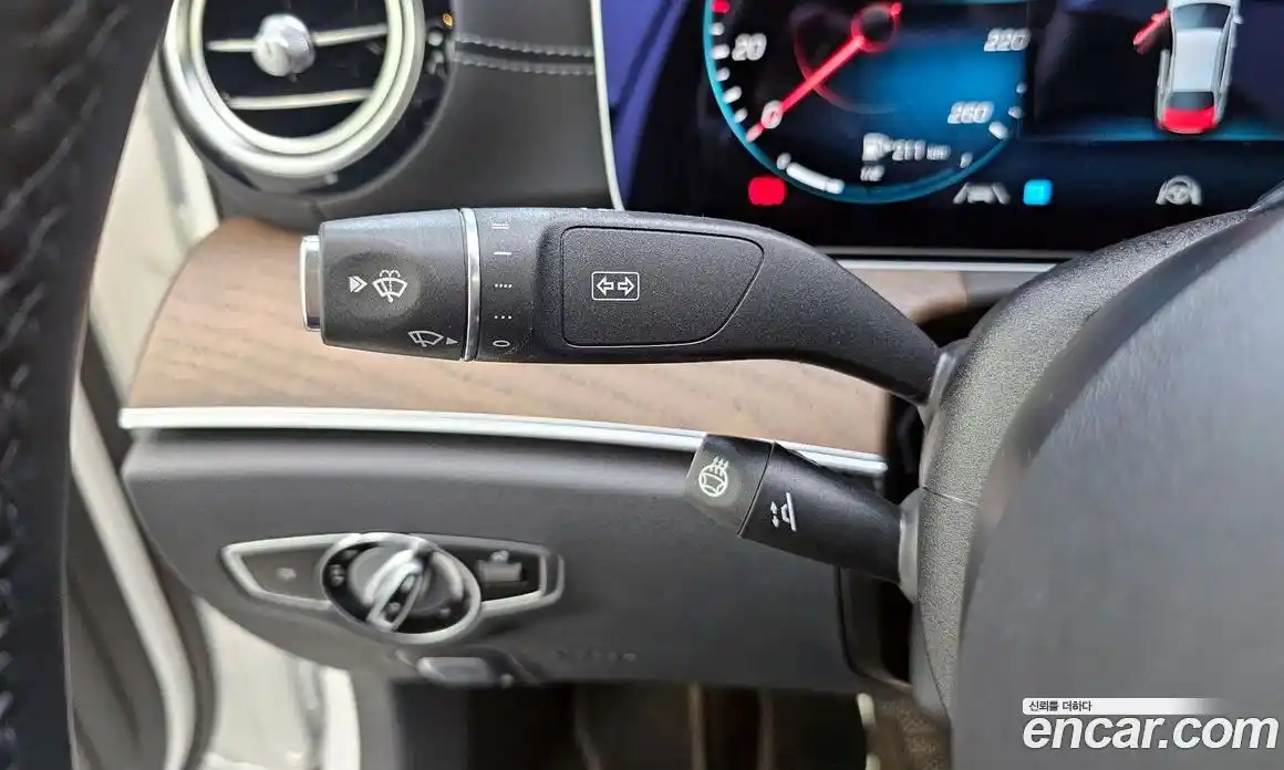 Mercedes-Benz E-Class 2023 2.0 Автомат в Москве № 286745, фото 19