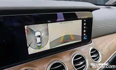 Mercedes-Benz E-Class 2023 2.0 Автомат в Москве № 286745, миниатюра 3