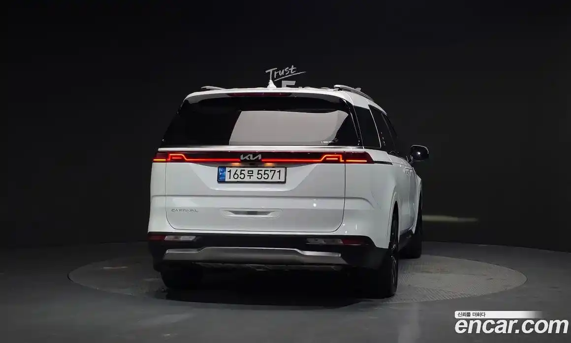 Kia Canival 2022 2.2 Автомат в Москве № 308412, фото 13