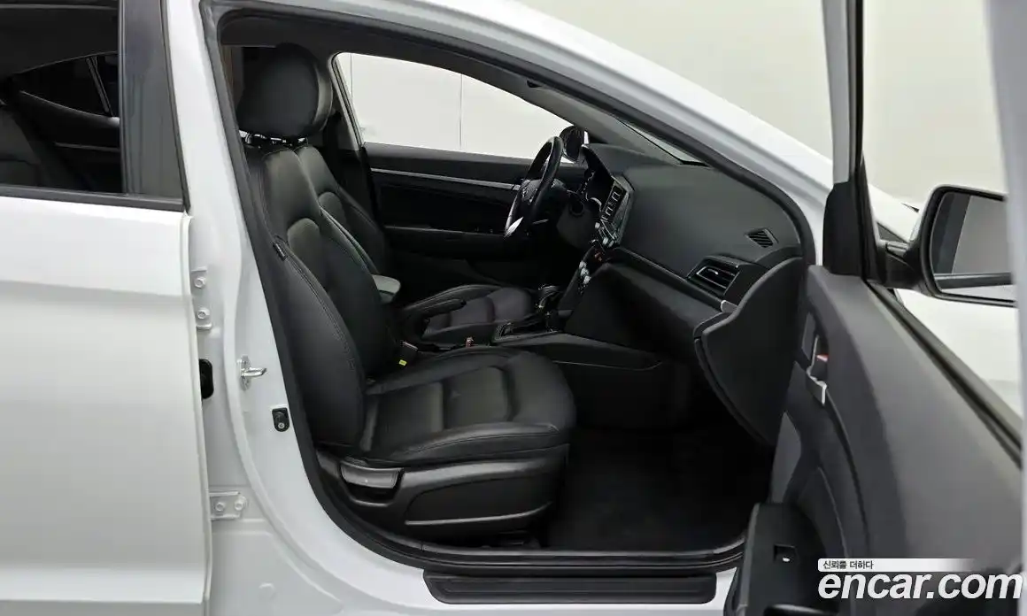 Hyundai Avante 2020 1.6 Автомат в Москве № 331320, фото 13