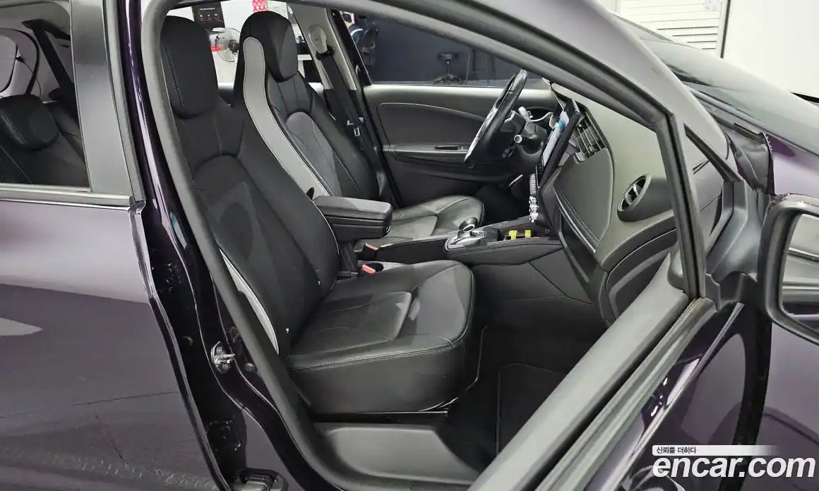 Renault Zoe 2021 0.2 Автомат в Москве № 106079, фото 12