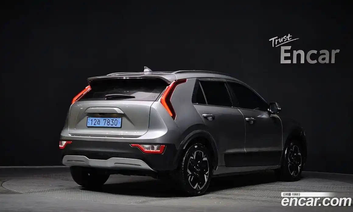 Kia Niro 2023 0.2 Автомат в Москве № 124332, фото 1