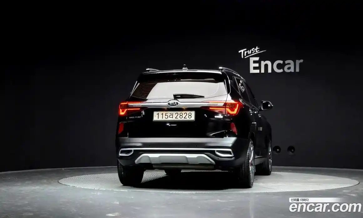 Kia Seltos 2021 1.6 Автомат в Москве № 132748, фото 3