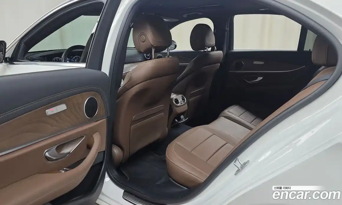 Mercedes-Benz E-Class 2021 2.0 Автомат в Москве № 138328, фото 17