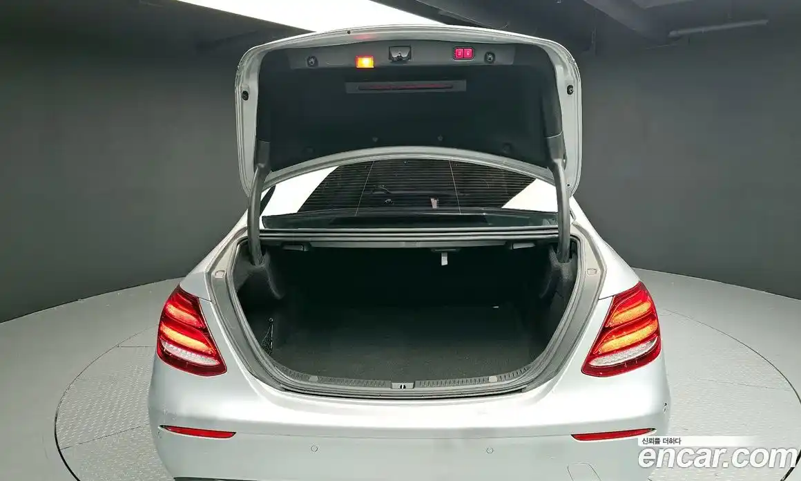 Mercedes-Benz E-Class 2018 2.0 Автомат в Москве № 143631, фото 15