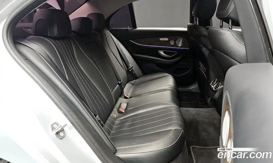 Mercedes-Benz E-Class 2018 2.0 Автомат в Москве № 143631, фото 4