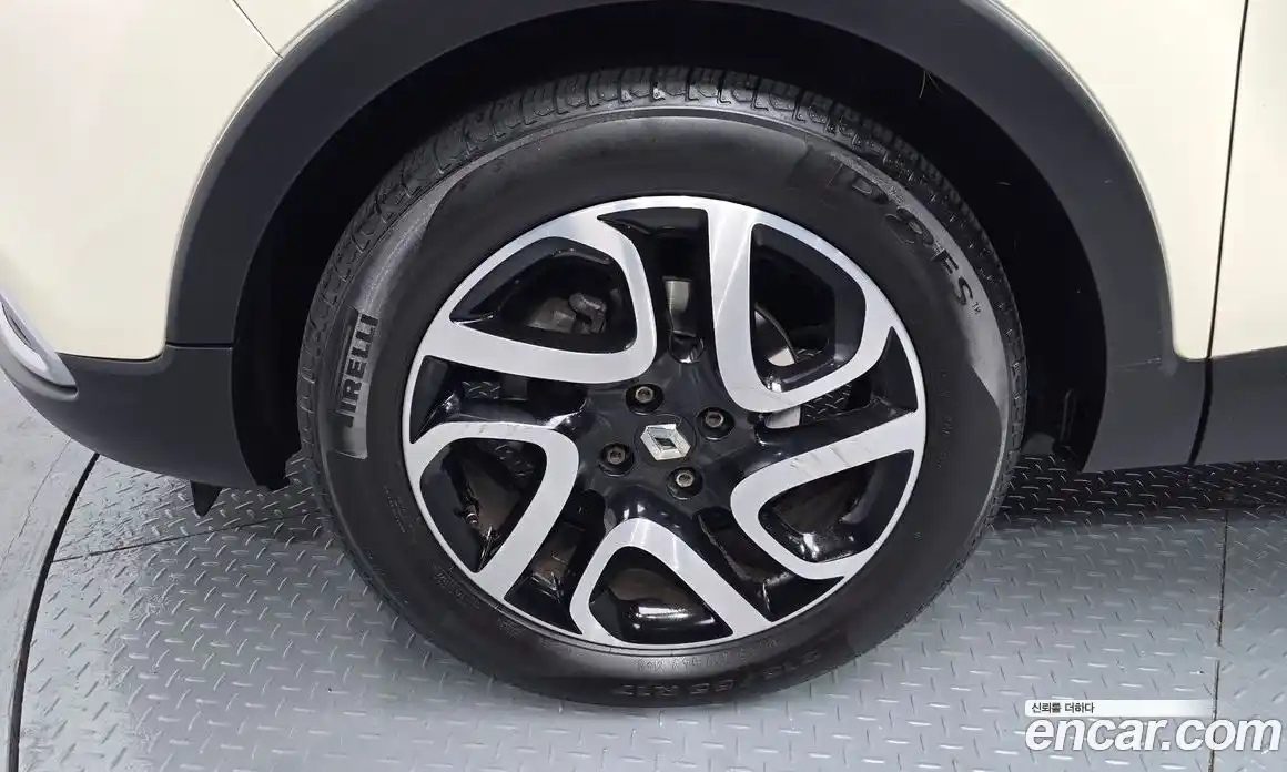 Renault QM3 2014 1.5 Автомат в Москве № 147747, фото 12