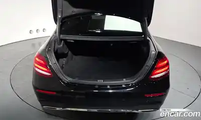 Mercedes-Benz E-Class 2020 2.0 Автомат в Москве № 150747, миниатюра 2