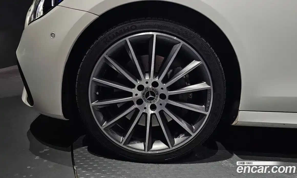 Mercedes-Benz E-Class 2021 2.0 Автомат в Москве № 161179, фото 3