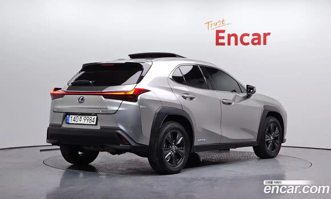 Lexus UX 2022 2.0 Автомат в Москве № 168168, фото 1