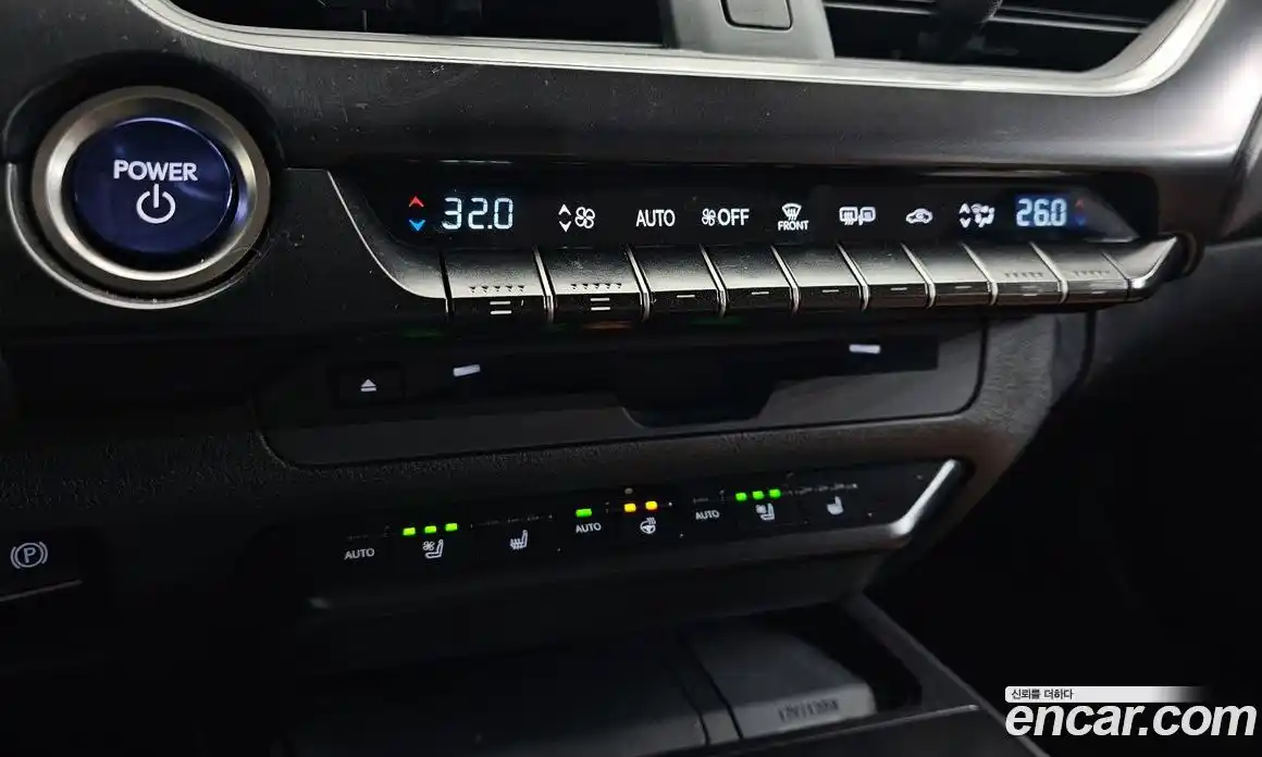 Lexus UX 2022 2.0 Автомат в Москве № 168168, фото 15