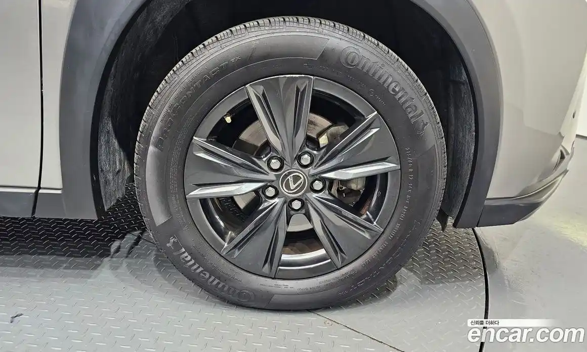 Lexus UX 2022 2.0 Автомат в Москве № 168168, фото 5