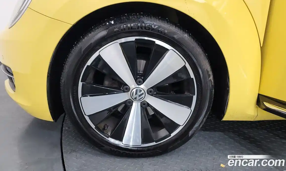 Volkswagen Beatle 2013 2.0 Автомат в Москве № 169095, фото 11