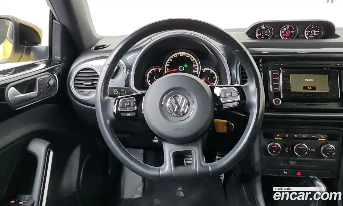 Volkswagen Beatle 2013 2.0 Автомат в Москве № 169095, фото 12