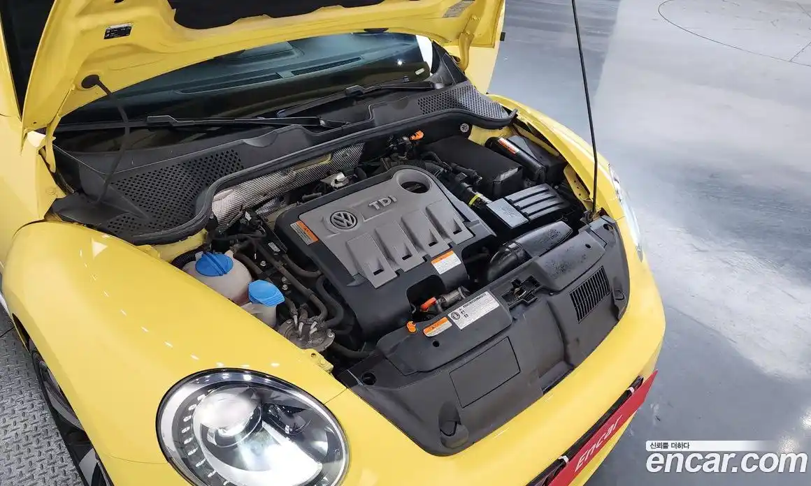 Volkswagen Beatle 2013 2.0 Автомат в Москве № 169095, фото 13