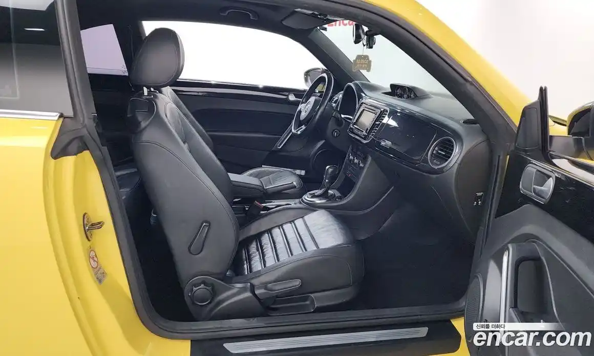 Volkswagen Beatle 2013 2.0 Автомат в Москве № 169095, фото 15