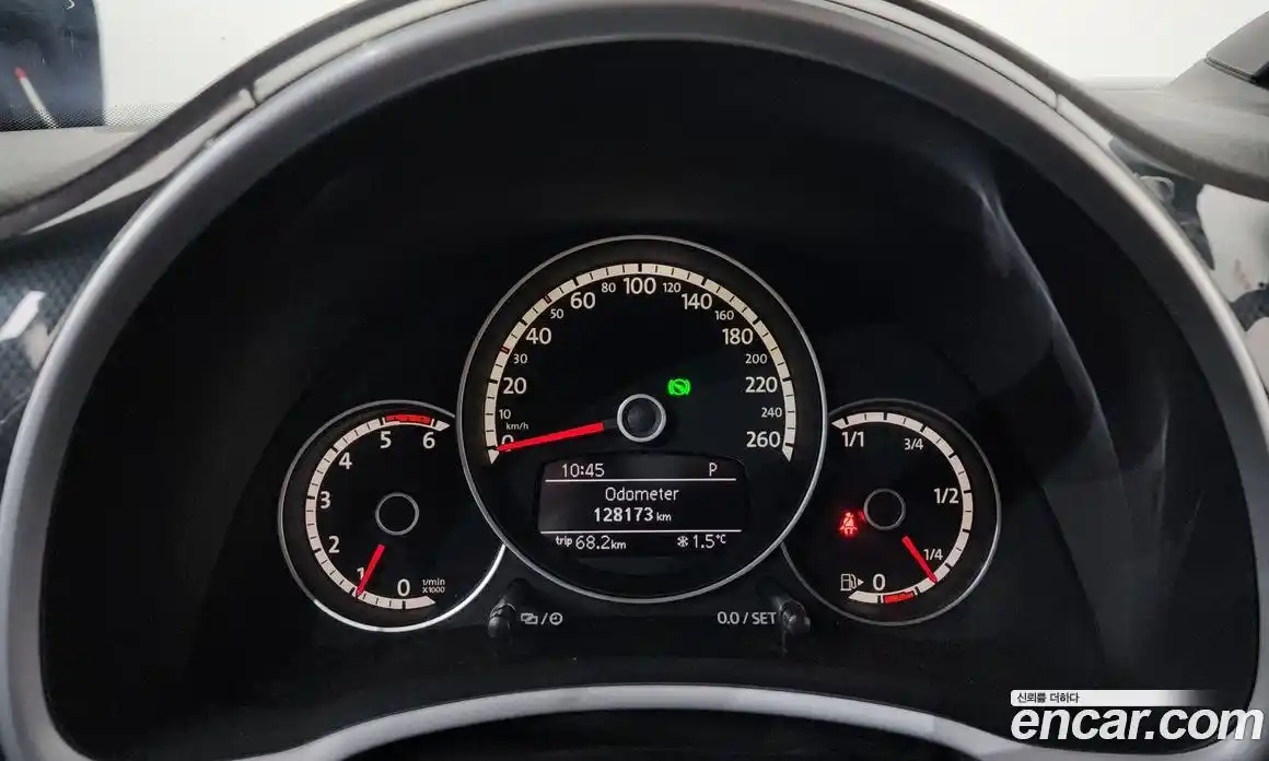 Volkswagen Beatle 2013 2.0 Автомат в Москве № 169095, фото 16