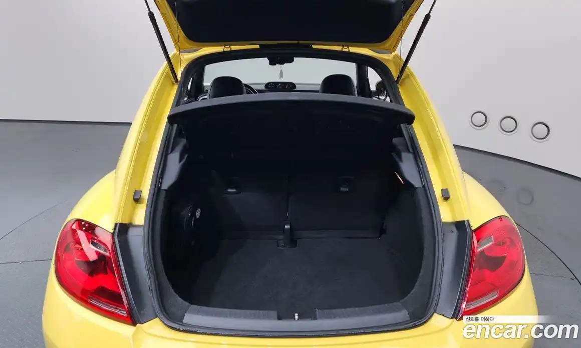 Volkswagen Beatle 2013 2.0 Автомат в Москве № 169095, фото 19