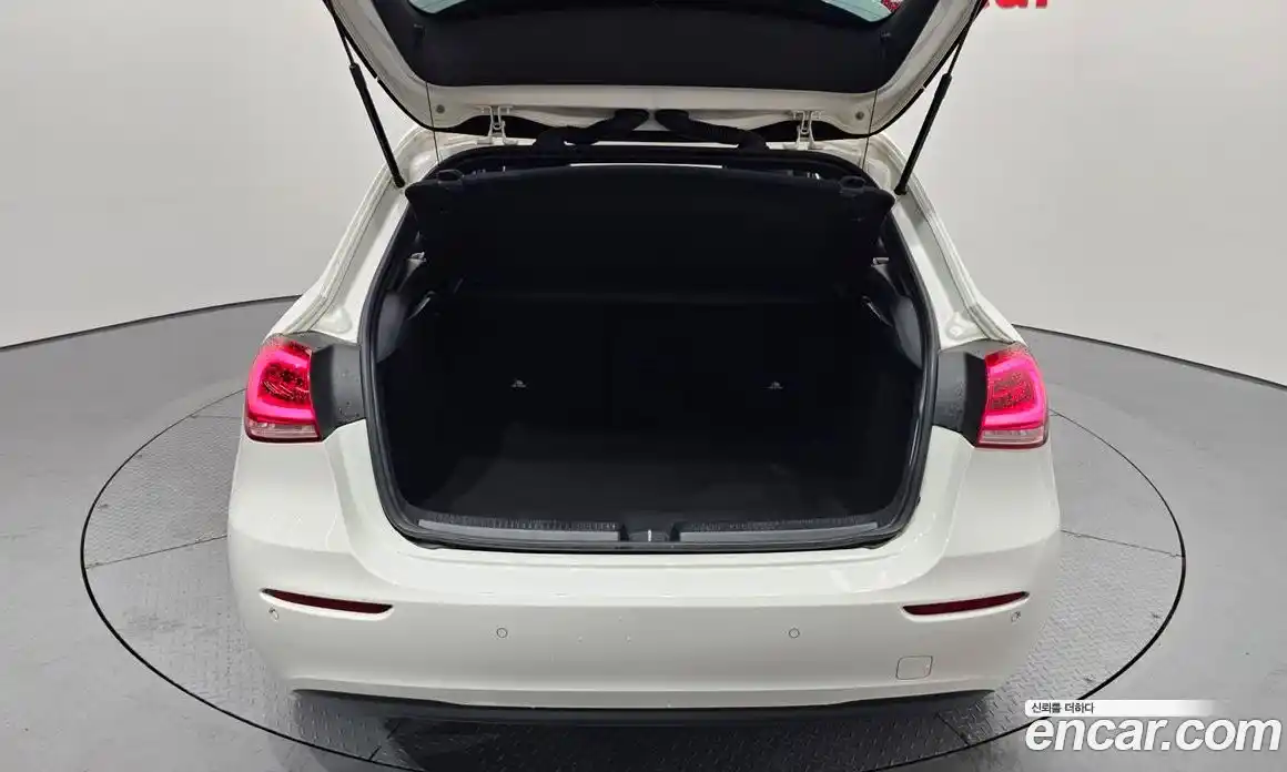 Mercedes-Benz A-Class 2019 2.0 Автомат в Москве № 191470, фото 12