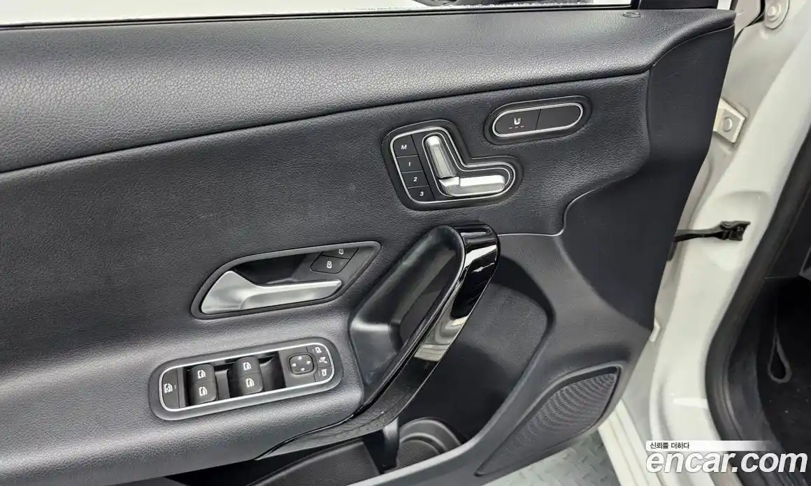 Mercedes-Benz A-Class 2019 2.0 Автомат в Москве № 191470, фото 14