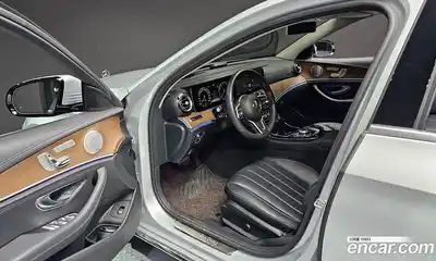 Mercedes-Benz E-Class 2019 2.0 Автомат в Москве № 193981, миниатюра 2