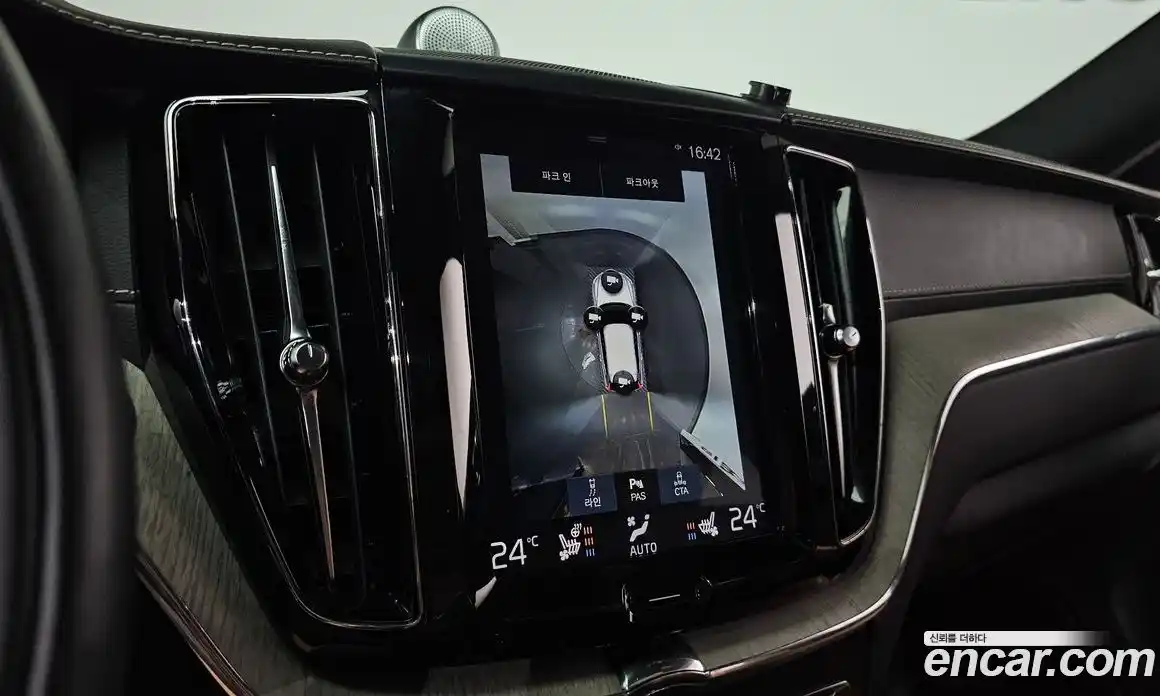 Volvo XC60 2019 2.0 Автомат в Москве № 197111, фото 11