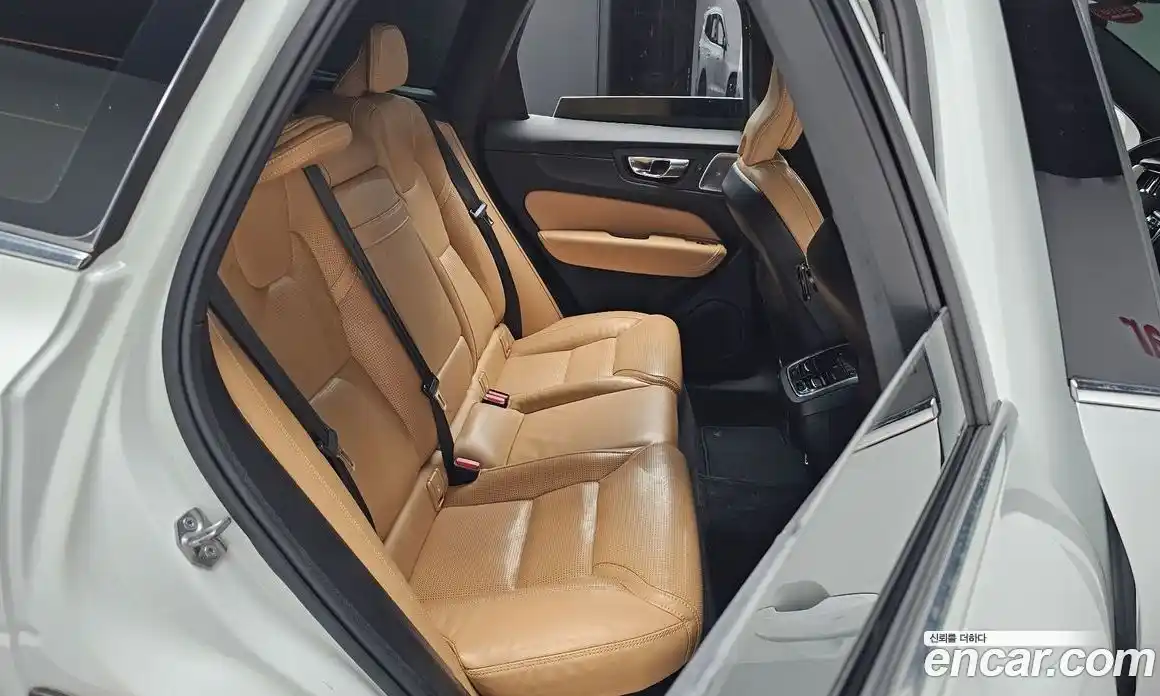 Volvo XC60 2019 2.0 Автомат в Москве № 197111, фото 16