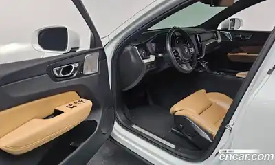 Volvo XC60 2019 2.0 Автомат в Москве № 197111, миниатюра 2