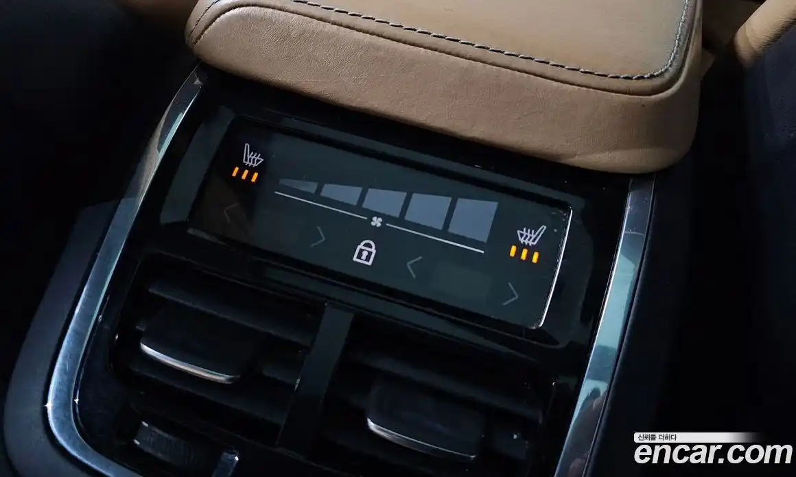 Volvo XC60 2019 2.0 Автомат в Москве № 197111, фото 3