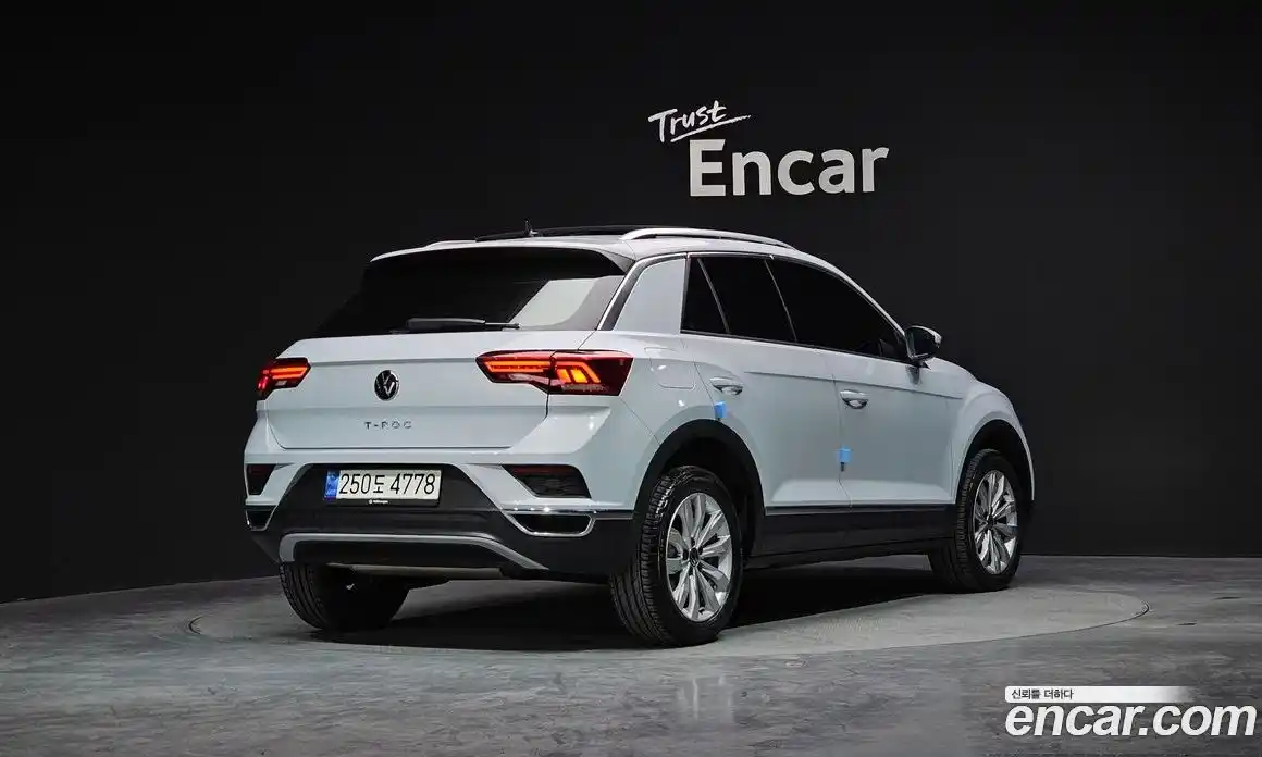 Volkswagen T-Roc 2021 2.0 Автомат в Москве № 199034, фото 13