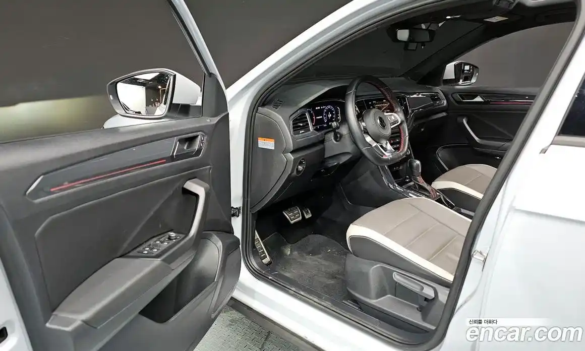 Volkswagen T-Roc 2021 2.0 Автомат в Москве № 199034, фото 15