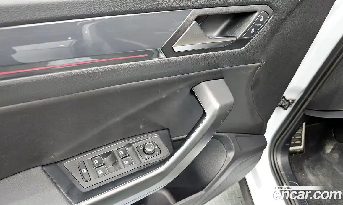 Volkswagen T-Roc 2021 2.0 Автомат в Москве № 199034, фото 16