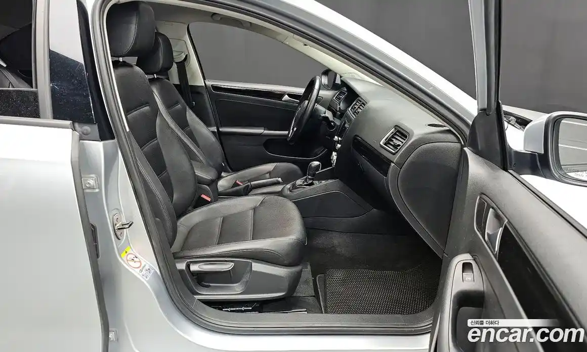 Volkswagen Jetta 2013 2.0 Автомат в Москве № 199268, фото 3