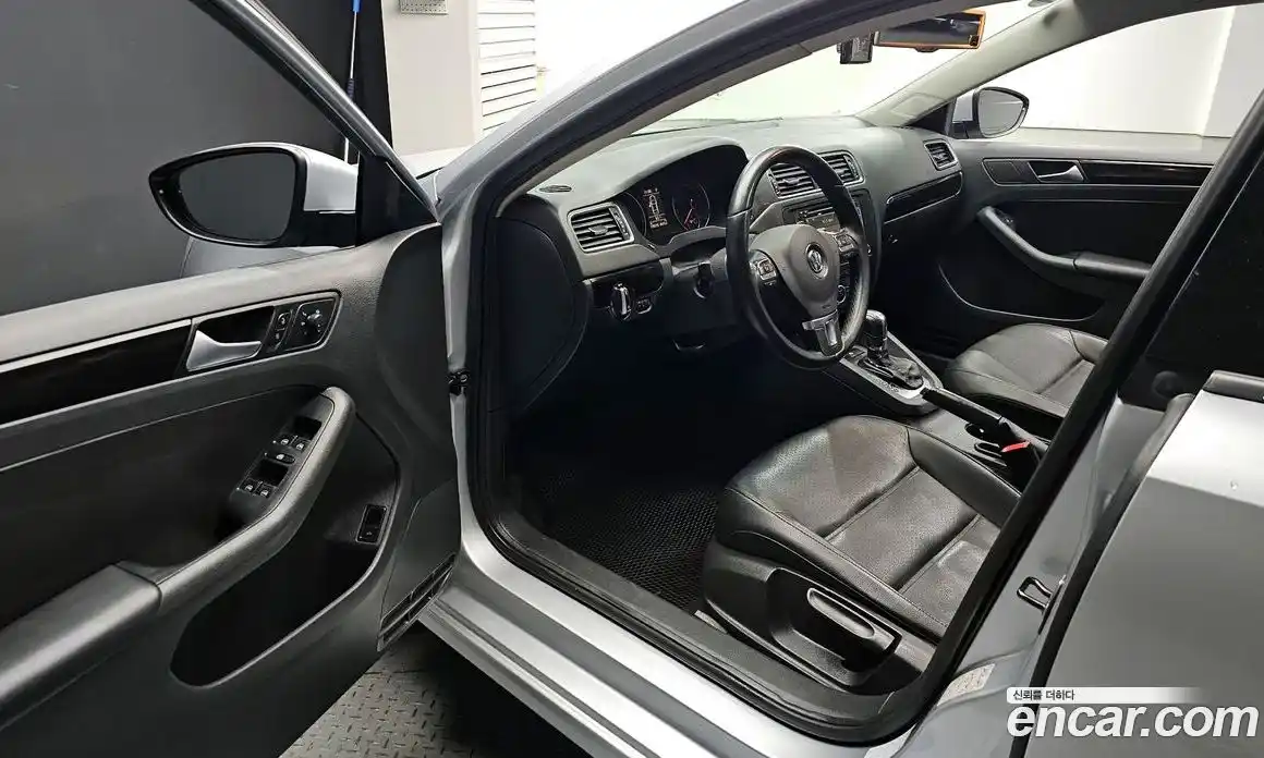 Volkswagen Jetta 2013 2.0 Автомат в Москве № 199268, фото 5