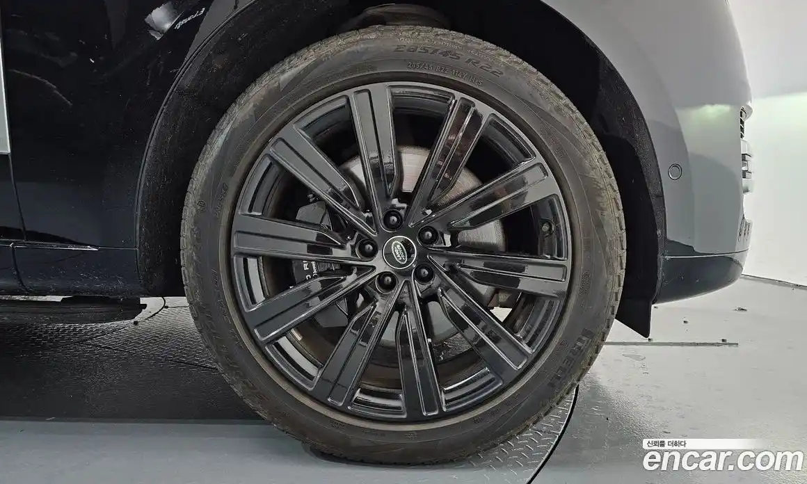 Land Rover Range-Rover 2023 4.4 Автомат в Москве № 213350, фото 18