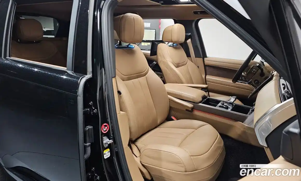 Land Rover Range-Rover 2023 4.4 Автомат в Москве № 213350, фото 9