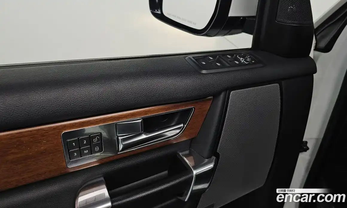 Land Rover Discovery 2016 3.0 Автомат в Москве № 213582, фото 16