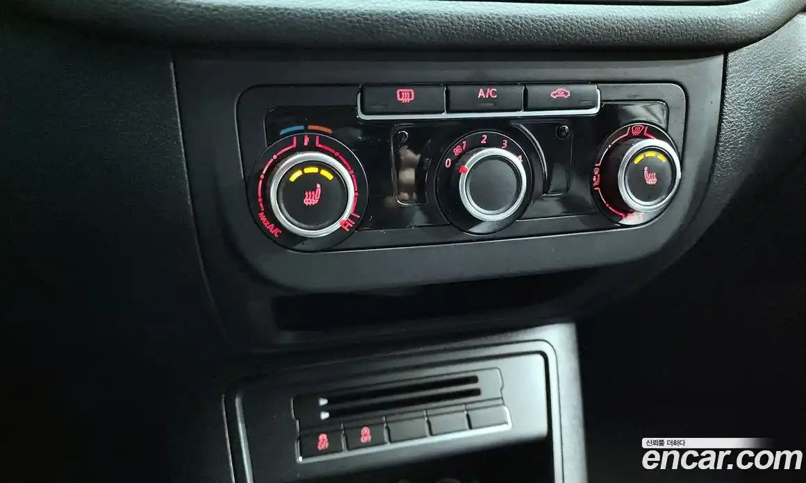 Volkswagen Tiguan 2015 2.0 Автомат в Москве № 215320, фото 4