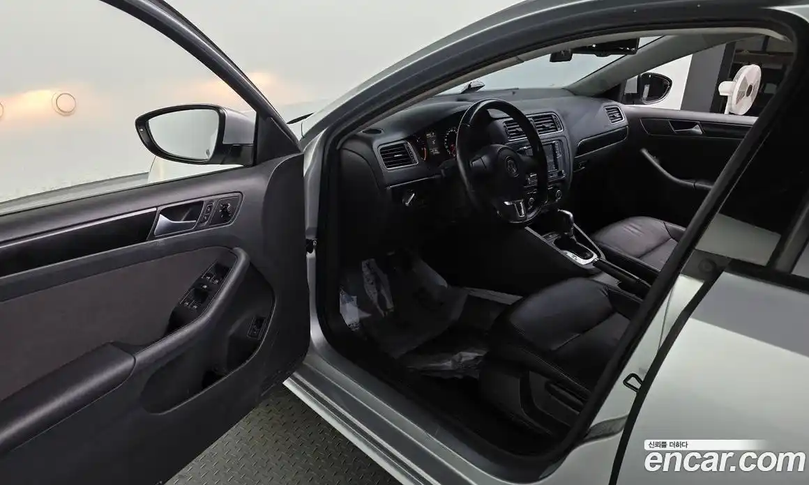 Volkswagen Jetta 2013 1.6 Автомат в Москве № 215373, фото 12