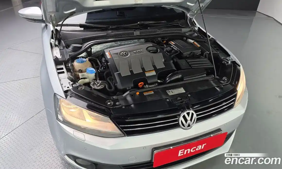 Volkswagen Jetta 2013 1.6 Автомат в Москве № 215373, фото 3