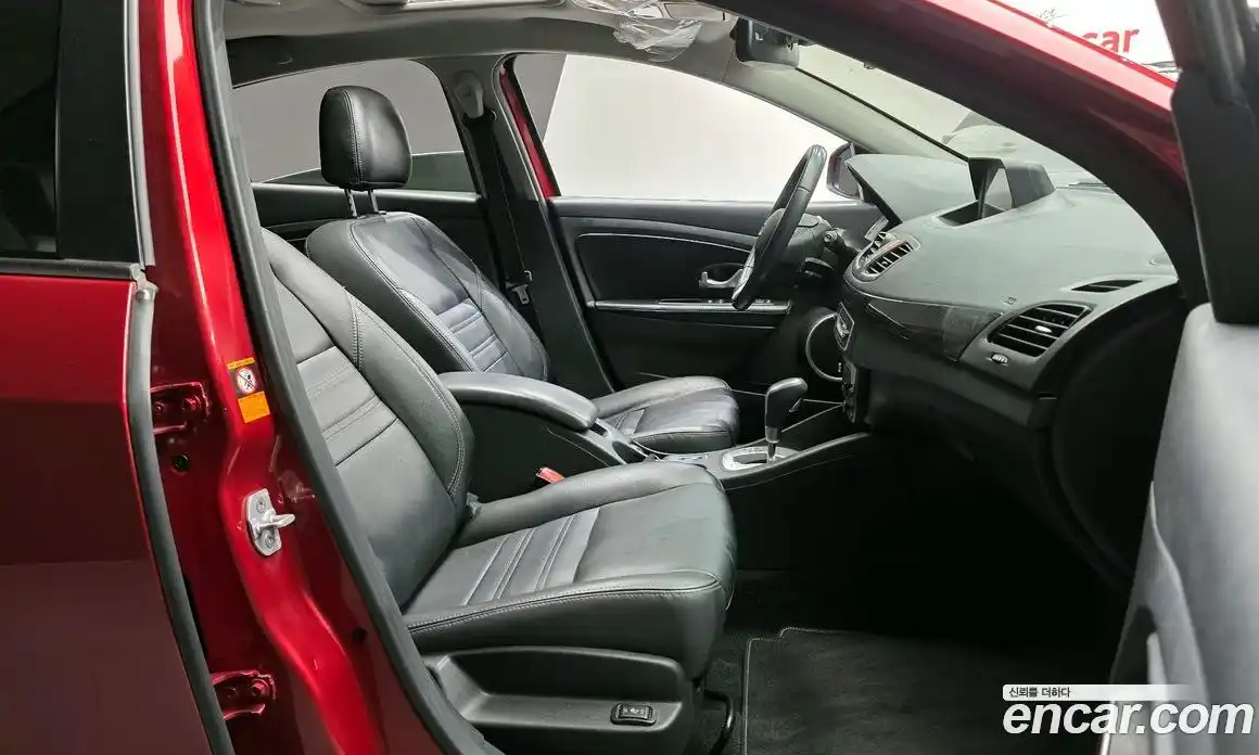 Renault SM3 2015 1.6 Автомат в Москве № 221472, фото 19