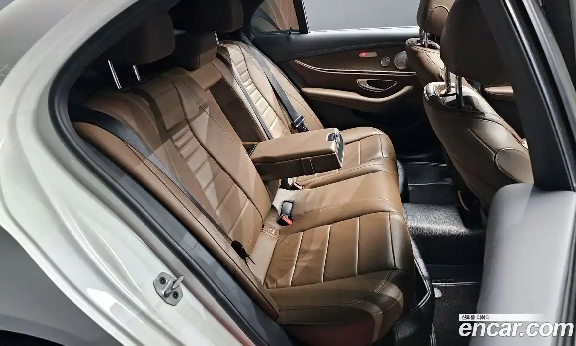 Mercedes-Benz E-Class 2021 2.0 Автомат в Москве № 226200, фото 16