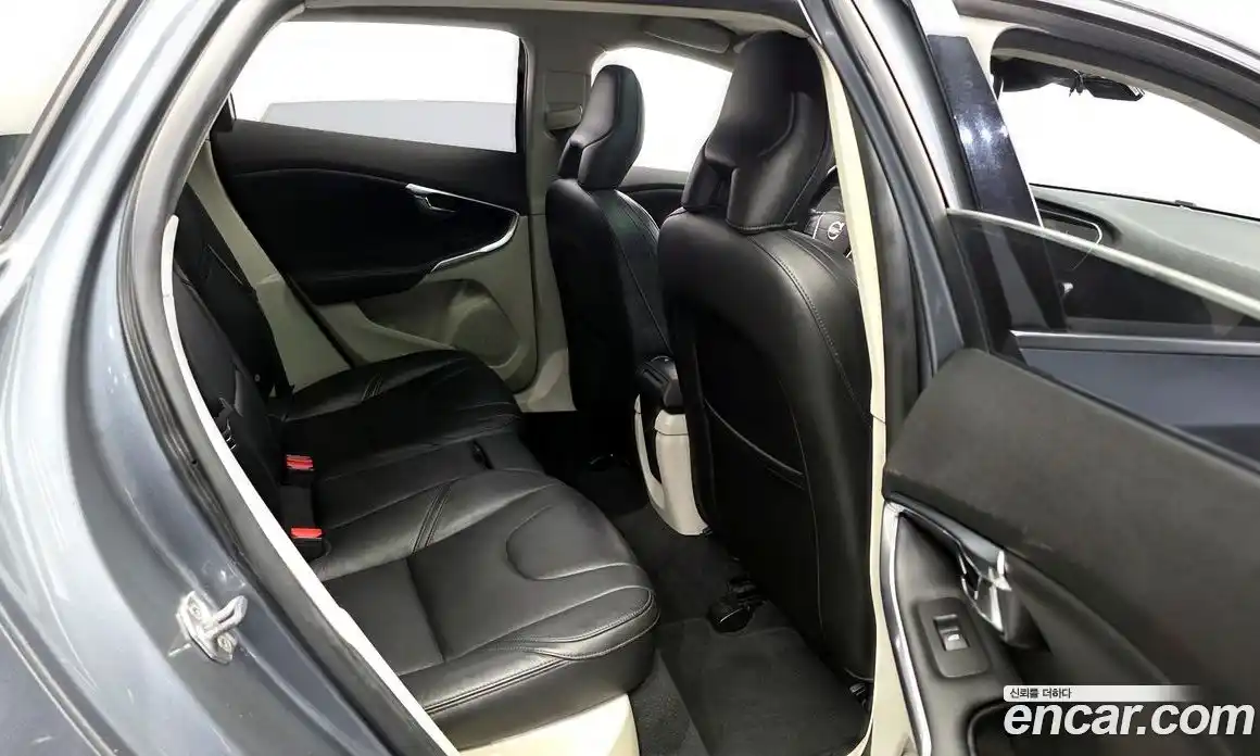 Volvo V40 2016 2.0 Автомат в Москве № 230627, фото 12