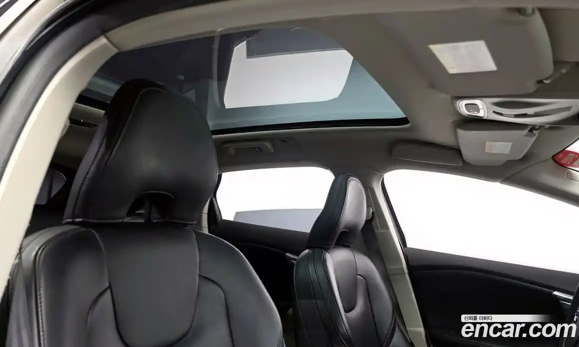 Volvo V40 2016 2.0 Автомат в Москве № 230627, фото 13